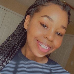 Meet your Posher, Mykia